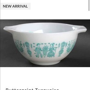 Vintage Pyrex buttermilk mixing bowl from 1950-60